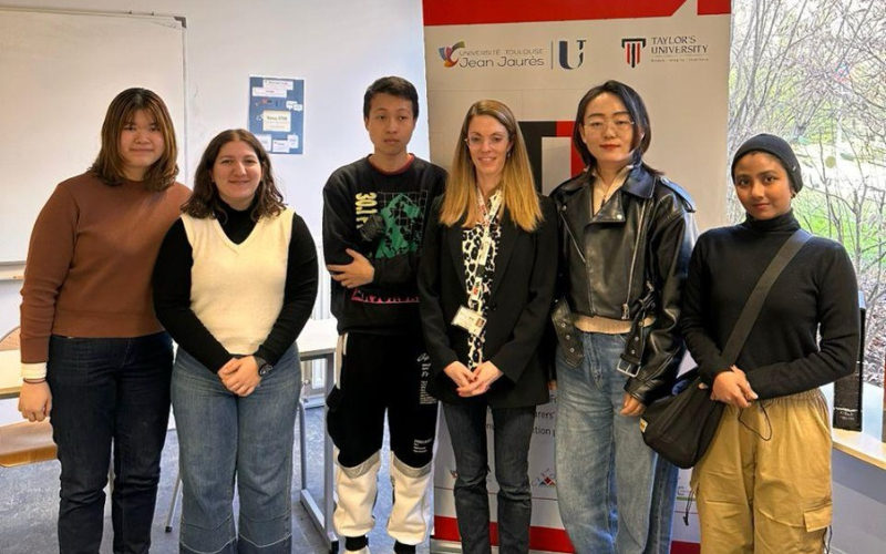 students with lecturer