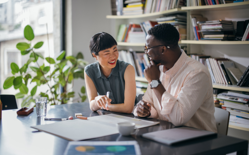 2 individuals having a discussion