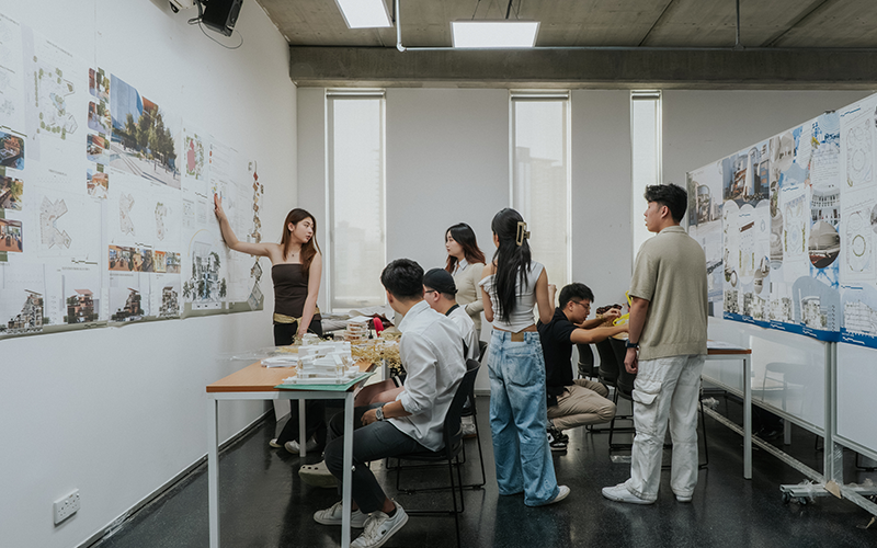 Taylor's student having discussion