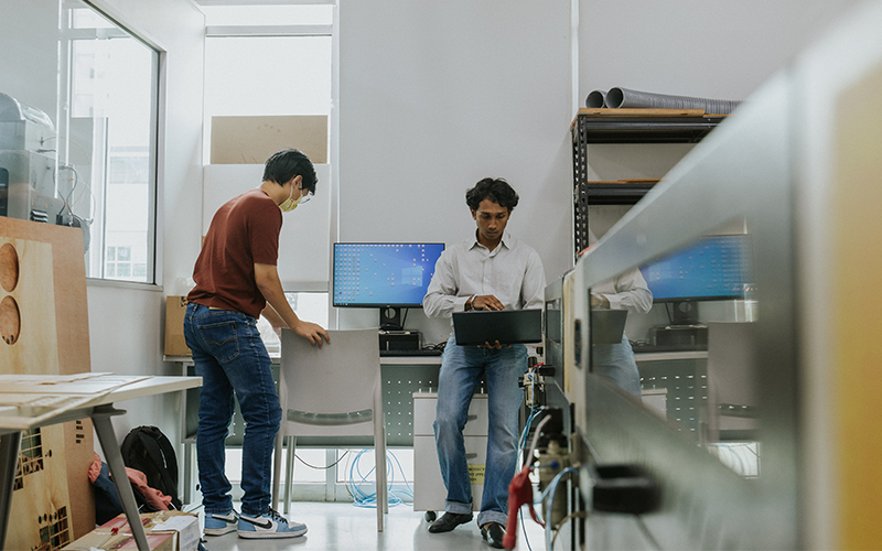 Taylor's engineering student in 3D printing lab