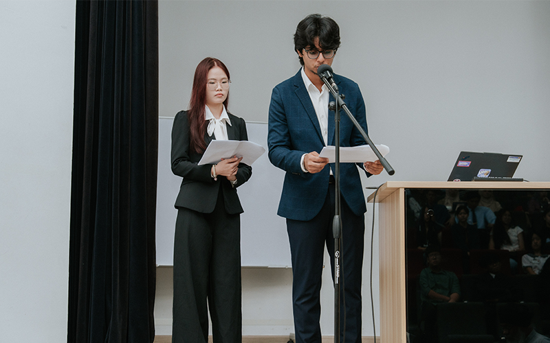 Anuj delivering his opening remarks as student coordinator at the Oxbridge Debating Forum.