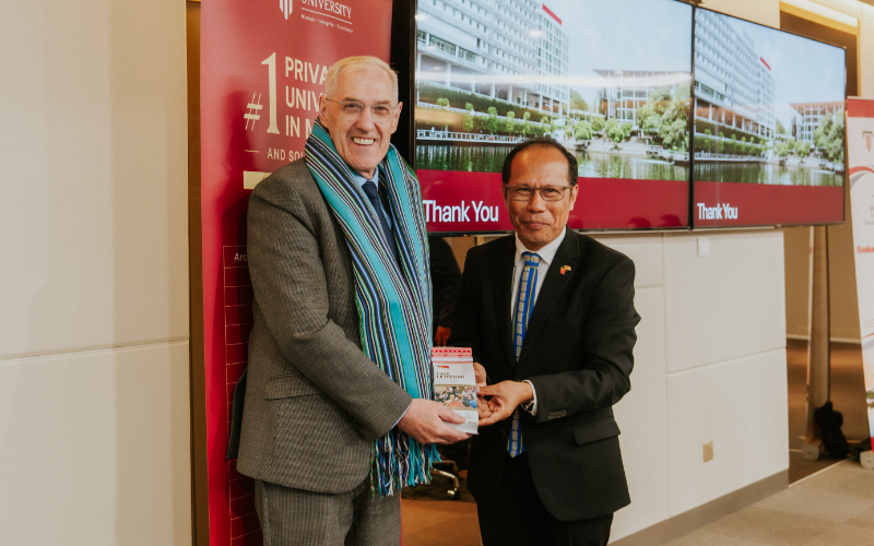 A Taylor’s University representative exchanging a token of appreciation with a member of the MHESC delegation