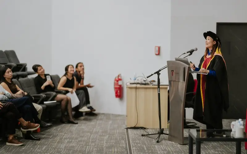 Professor Chong addresses the audience from the lectern