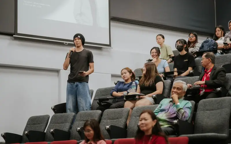 A student asks Professor Chong a question during the audience session