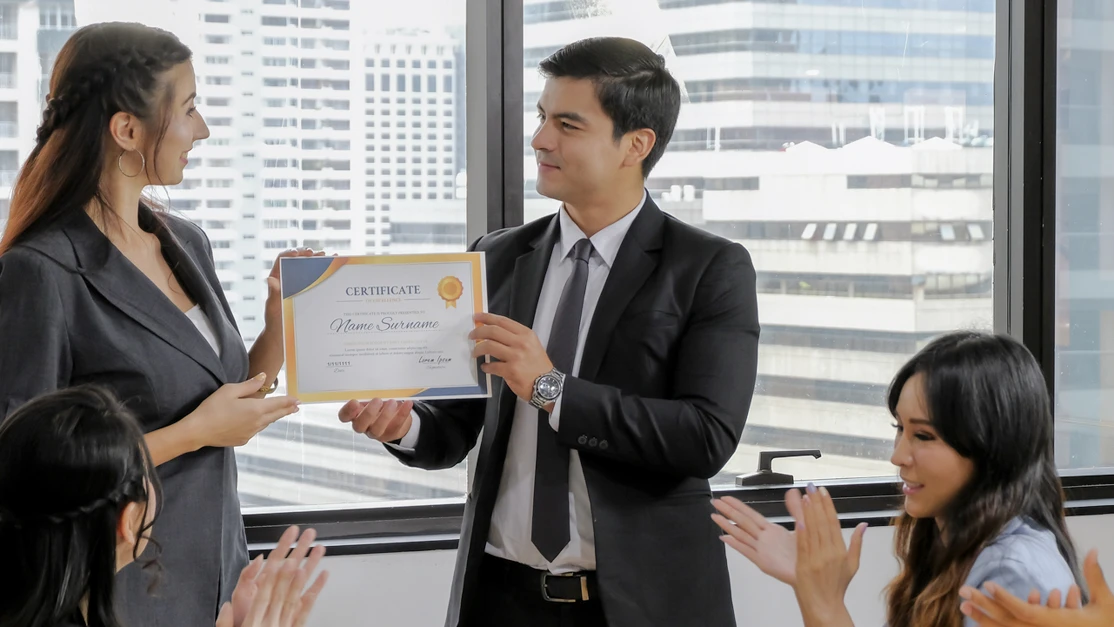 Taylor's architecture student receive certificate from industry partners
