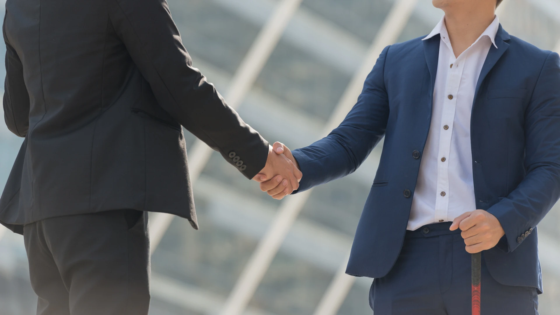 two gentlemen shaking hands
