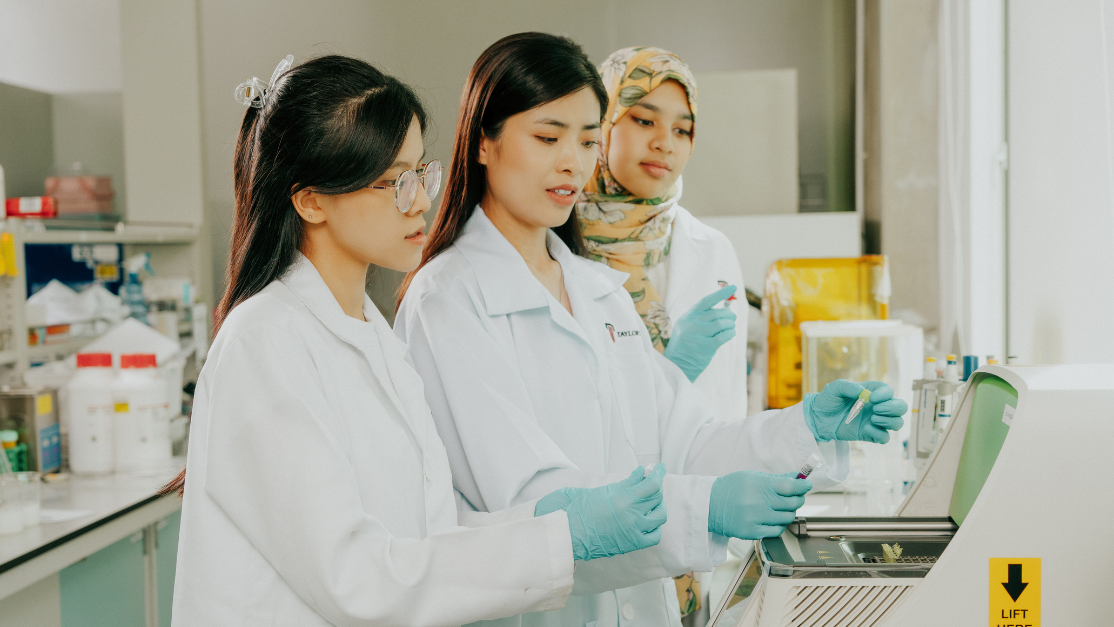 Taylor's bioscience student working in the research lab