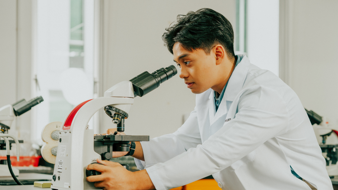 Taylor's bioscience student working in the research lab