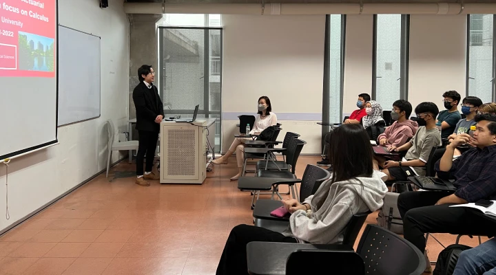 Industry parters presenting the latest trends for Actuarial Studies in classroom