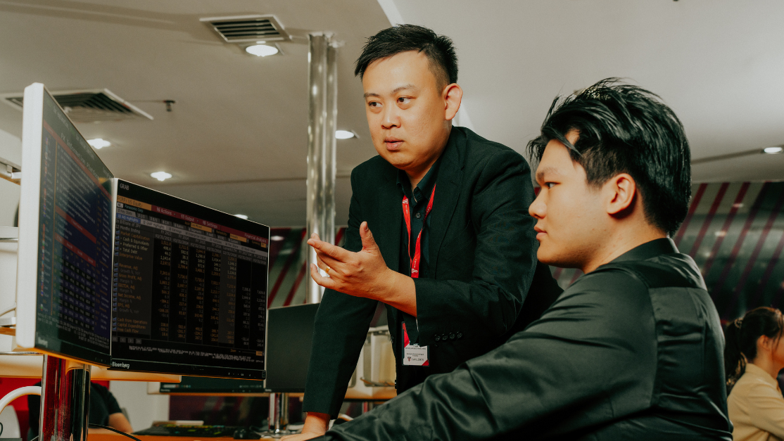 Taylor's business student exploring bloomberg terminal