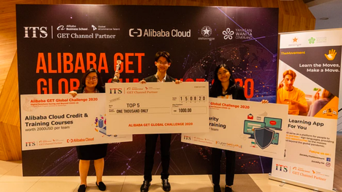Group of Taylor's Computer Science student taking photos at Alibaba office