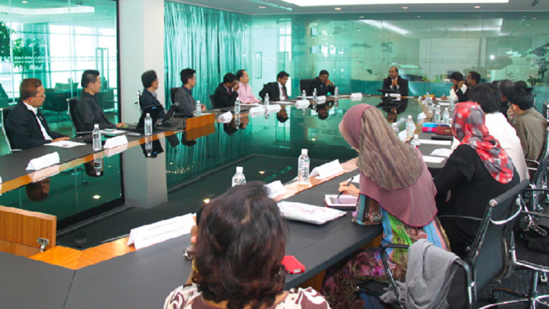 Industry Leaders presenting latest trends in the meeting