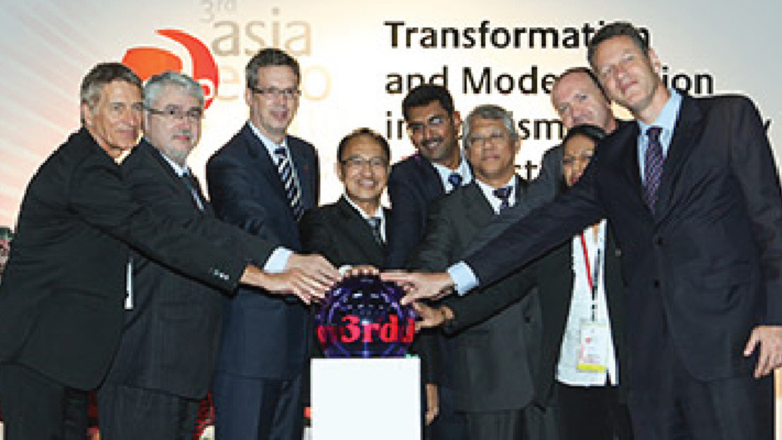 Group of hospitality leaders posing for a group picture