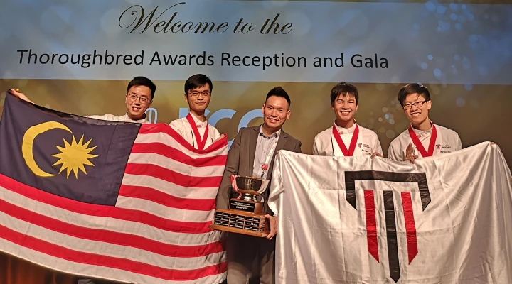winners of the us culinology® challenge posing for a photo