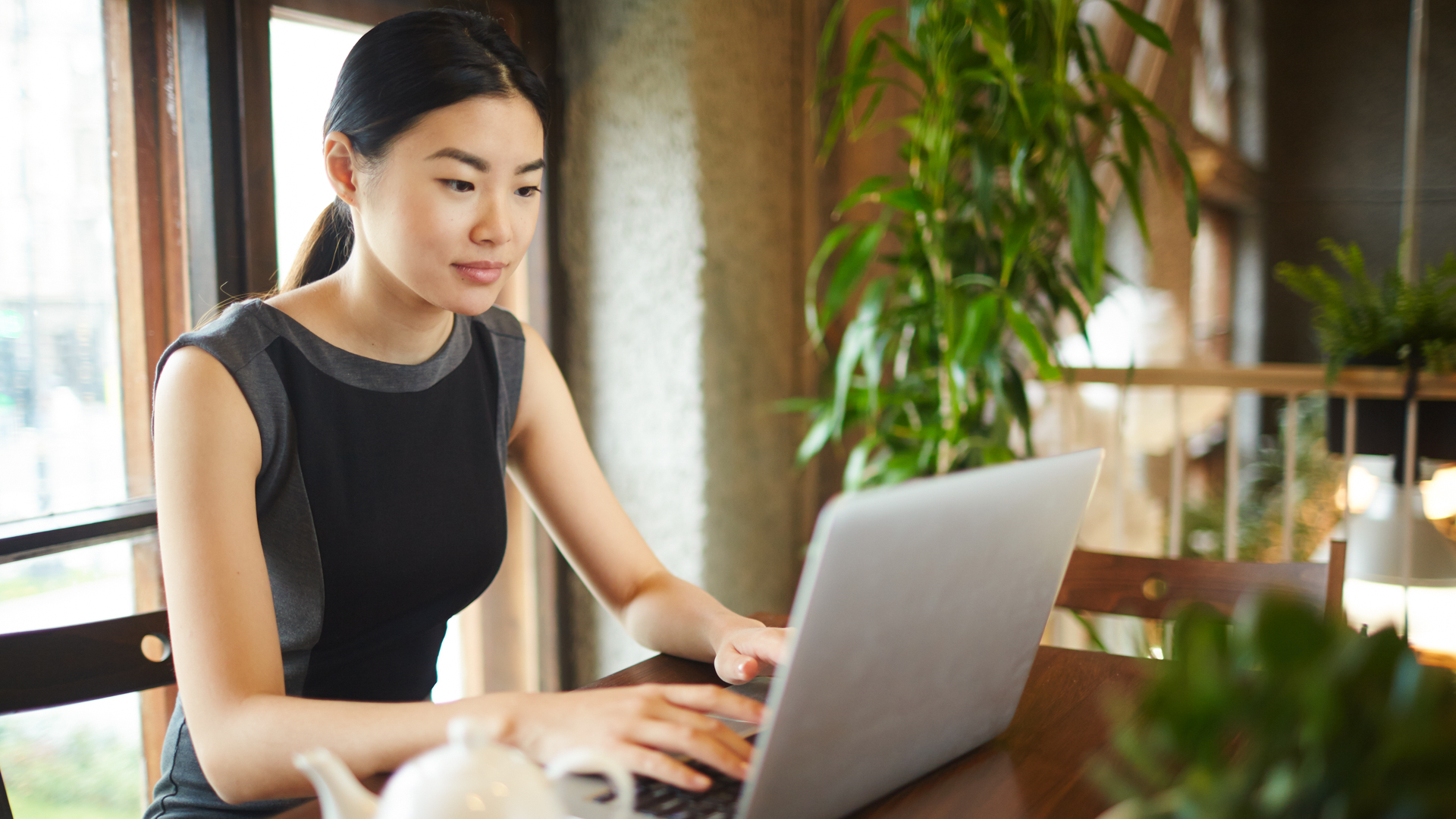 Master of Global Hospitality Management student participating in online learning using digital tools