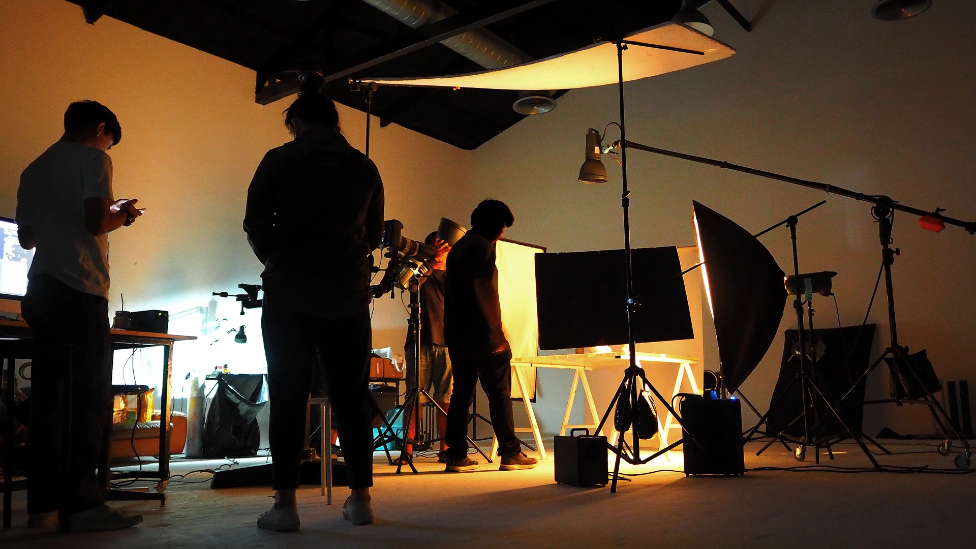Taylor's communication student internship in the photo studio