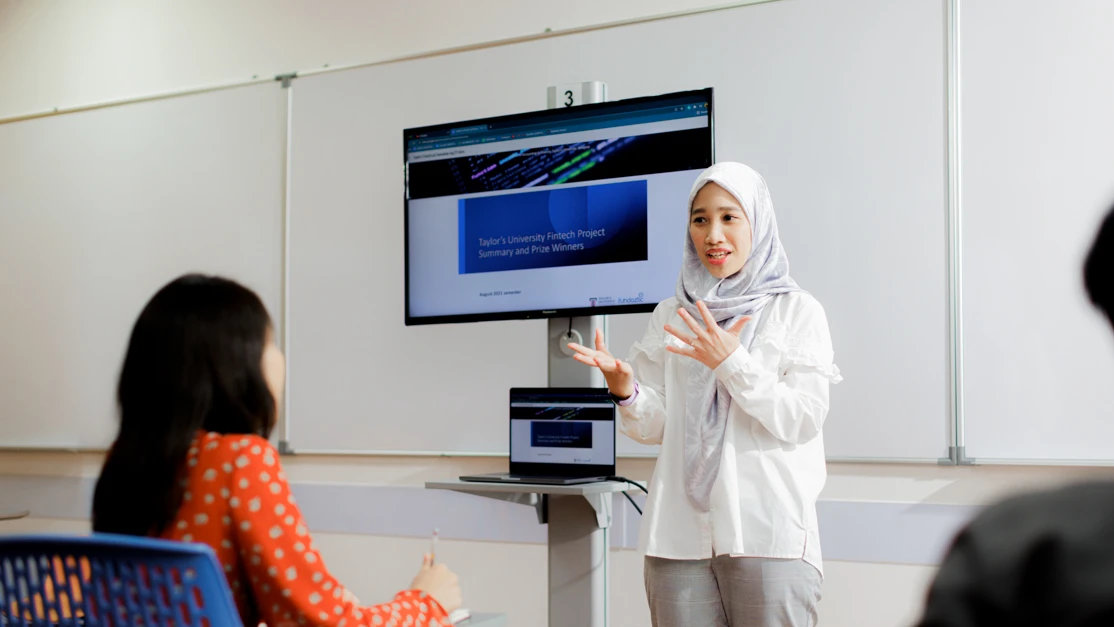 Taylor's communication lecturer presenting the outlook of the future of media to the students