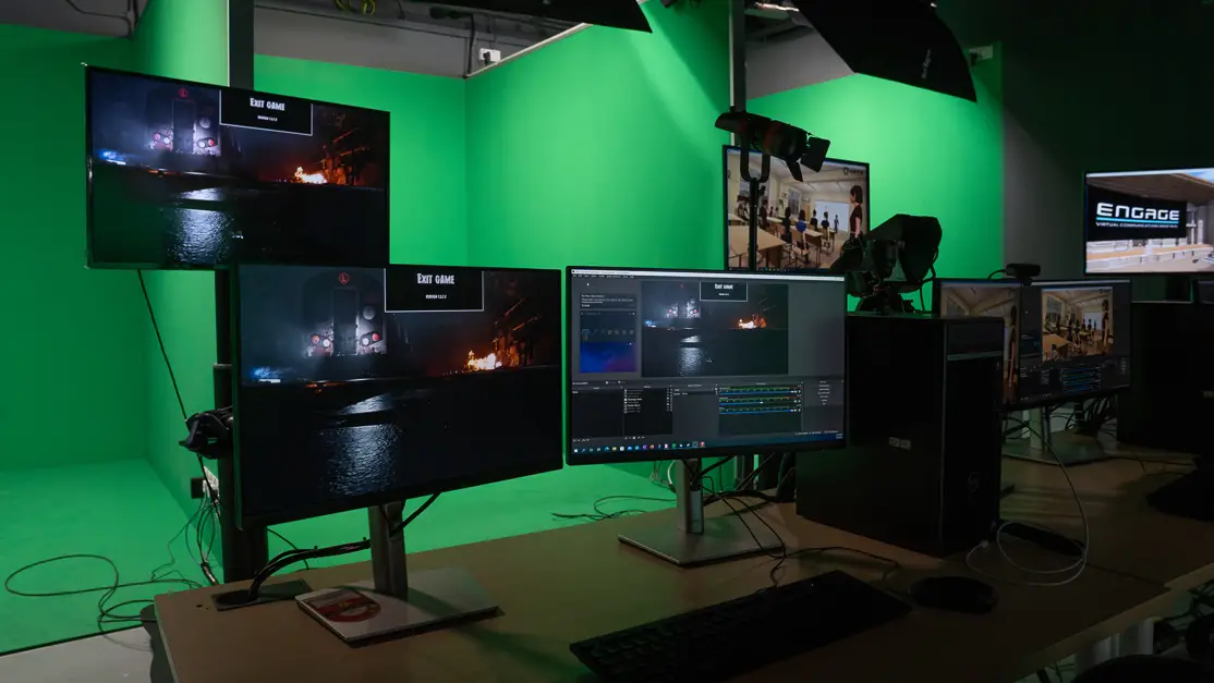 VR headset in Vortex Lab
