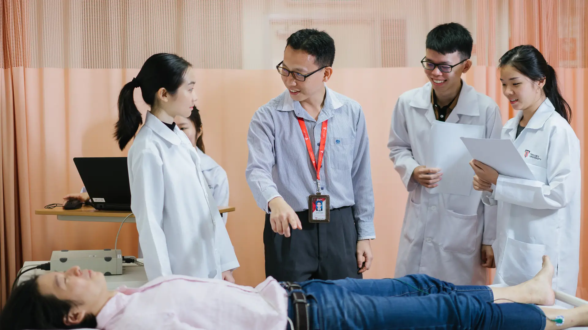Taylor's medical lecturer and students in the hospital