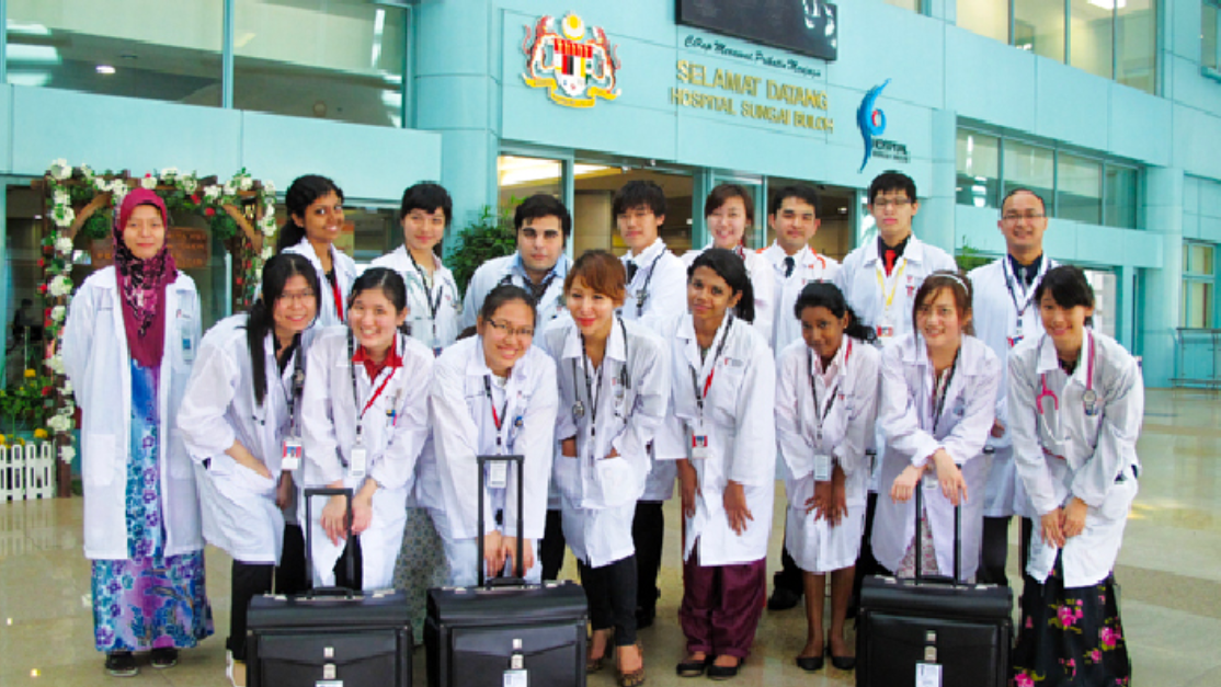 Group of Taylor's Medical students infront of the entrance of the hospital