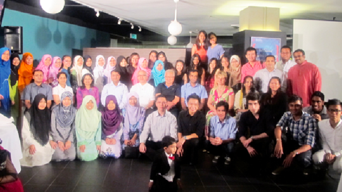 Group of Taylor's medical lecturer and students taking group photos