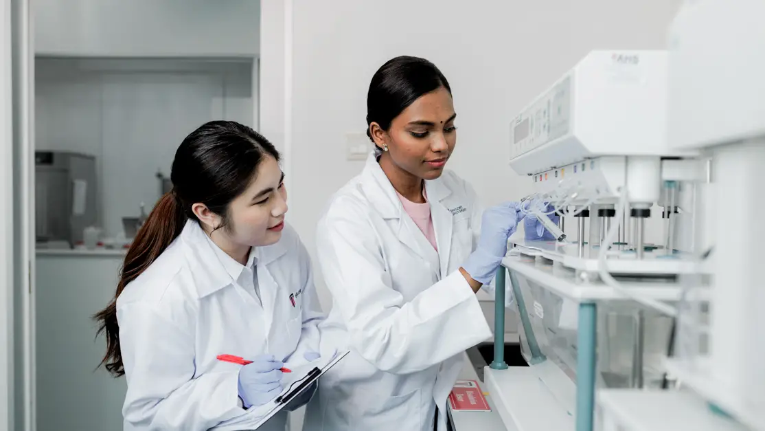 Taylor's medical student in the laboratory 