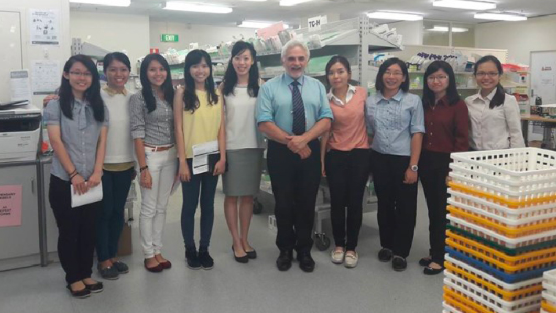 Group of students visit to a pharmaceutical laboratory