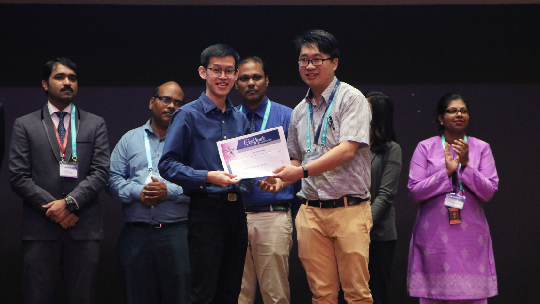 Taylor's Pharmacy student received the certification of awards