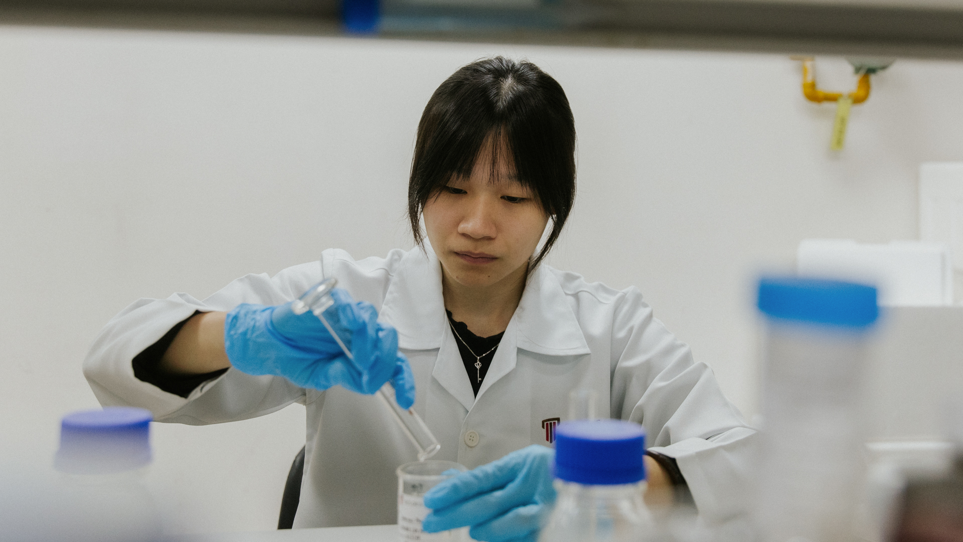 A student researcher in a pharmacy laboratory