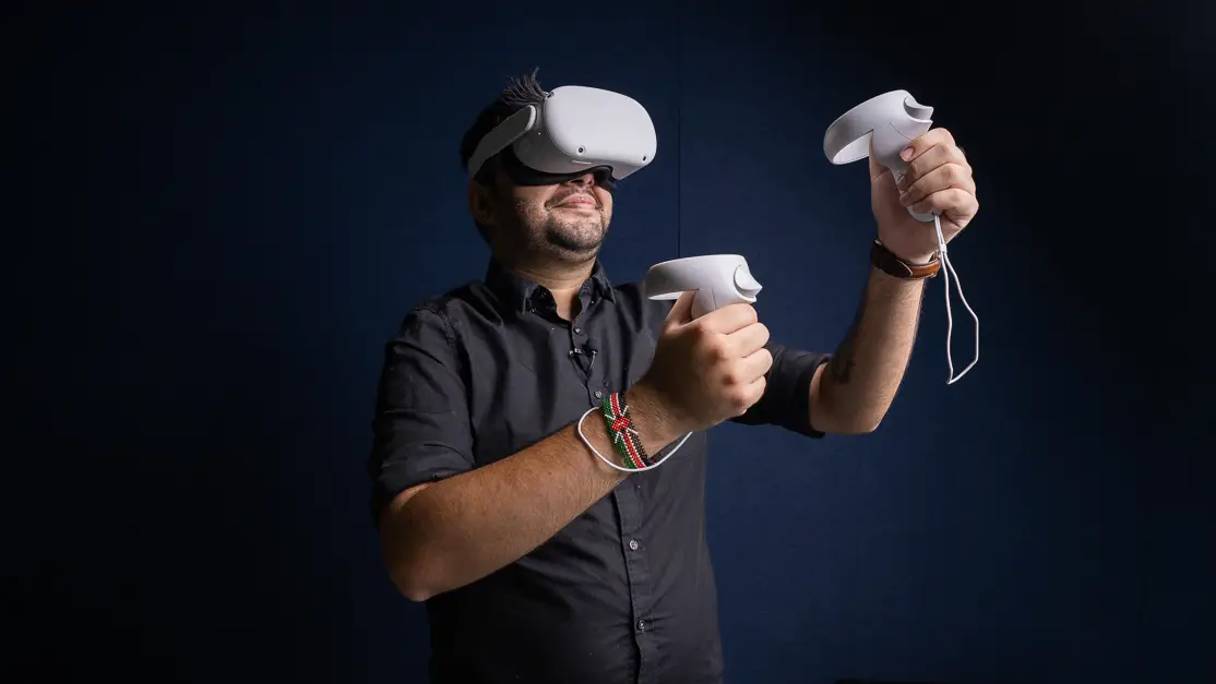 Taylor's design student trying the VR headset