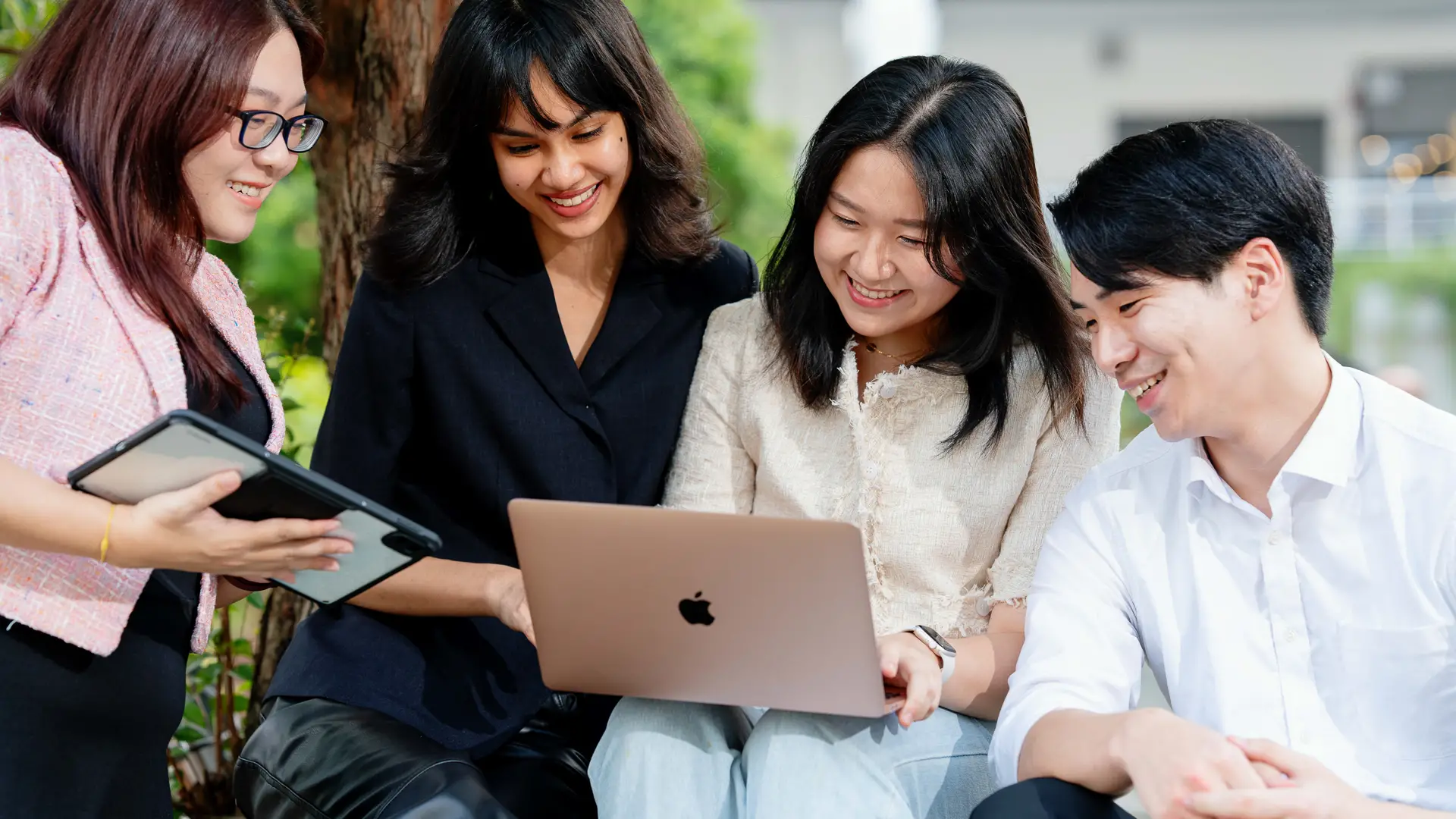 Group of taylor's student looking at the computer screen, brainstorming idea for project